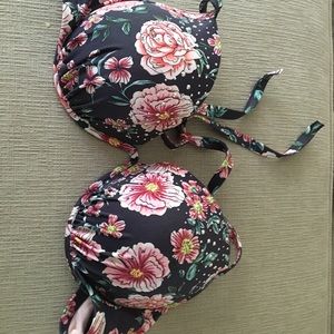 Floral bikini top with studs